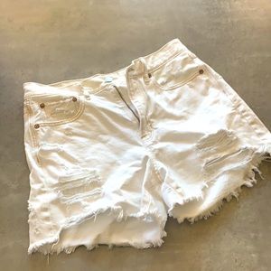 American Eagle boyfriend short distressed size 8 white